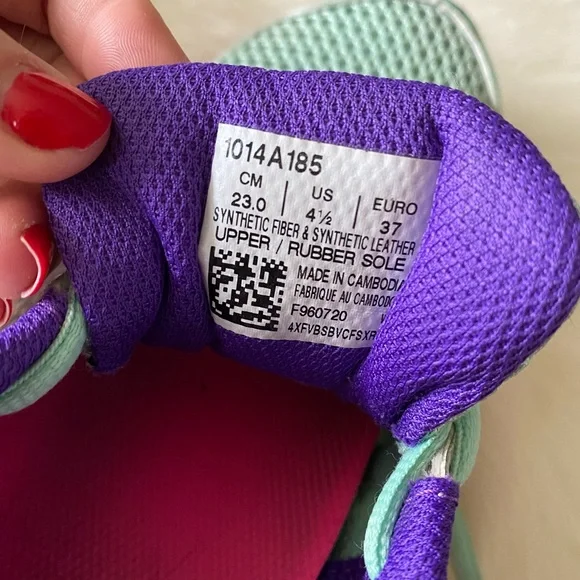 New ASICS - Picture 2 of 4